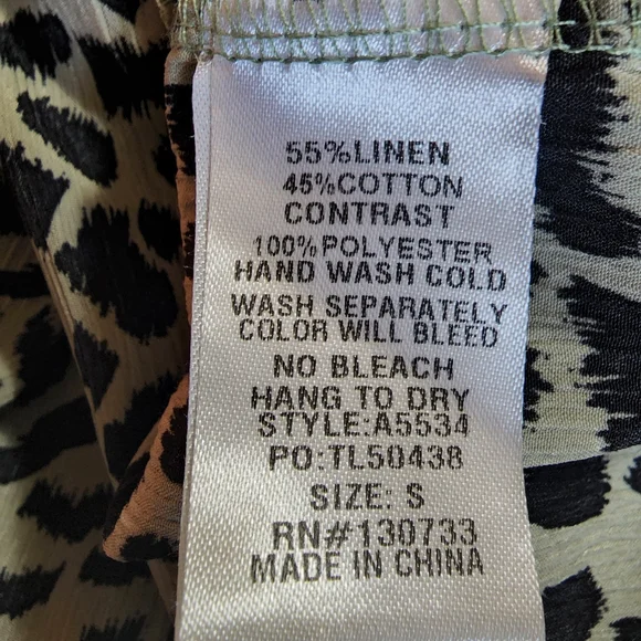 UMGEE Linen Blend Tee in Green and Tan with Leopard Print Back Size Small EUC - Picture 3 of 3